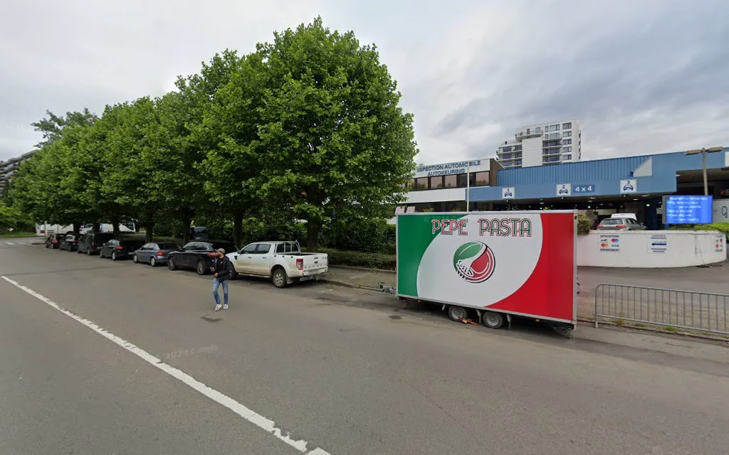 Straatbeeld van keuringscentrum Schaarbeek in Schaarbeek