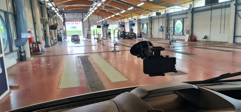 Foto 1 van keuringscentrum Autosécurité - Station de Bièvre - 75 — beeld van Google