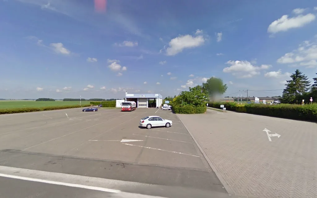 Straatbeeld van keuringscentrum Hannut in Hannut Wansin