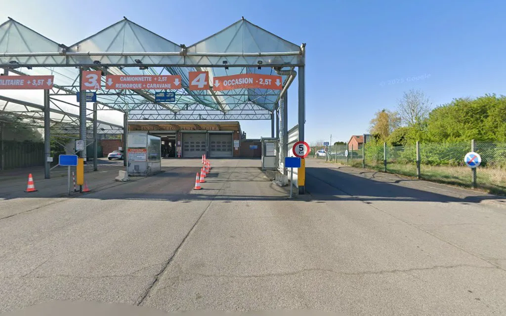 Straatbeeld van keuringscentrum Maisières in Mons Maisières